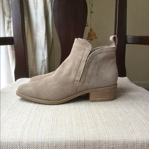 NWOT Dolce Vita Tivon Booties
